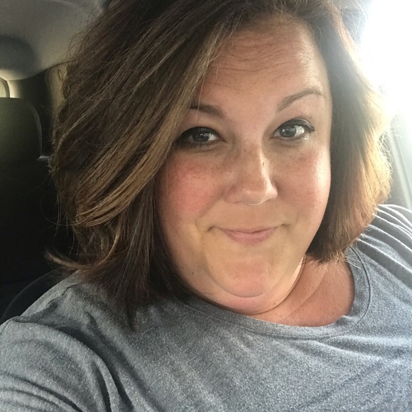 Meet your Posher, Lindsey - Picture 5 of 6